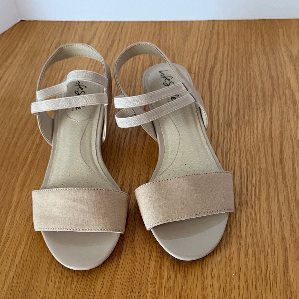 Life Stride Elegant Tan Sandals